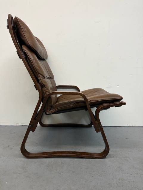 Giske Carlsen Highback – Split Level Modern