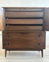 Broyhill Gentleman's Dresser