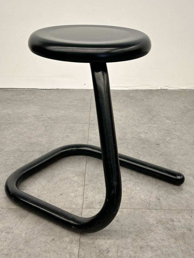 Paperclip Stool – Split Level Modern
