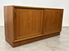 Wirserums Nya Teak Cabinet
