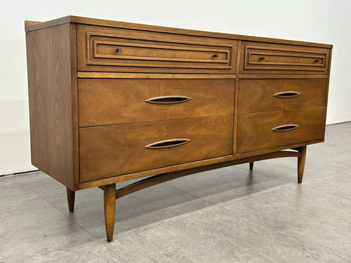 Broyhill Sculptra Lowboy