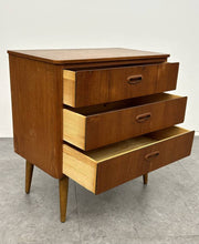 Tapered Leg Chest of Drawers