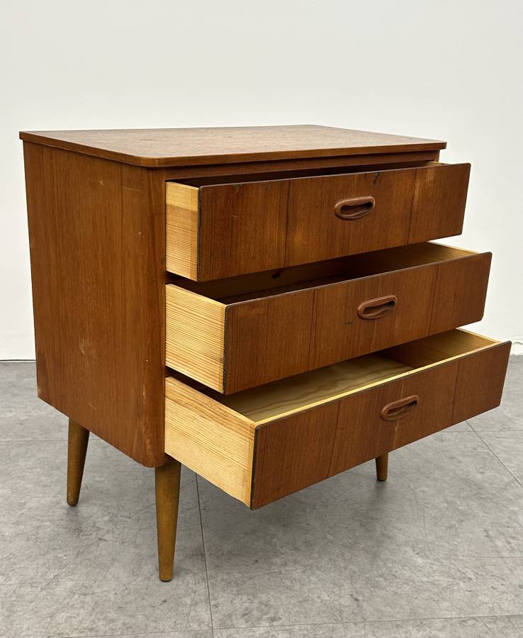 Tapered Leg Chest of Drawers – Split Level Modern