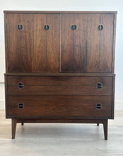 Broyhill Gentleman's Dresser