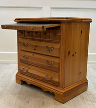 Chest of Drawers with Extension Shelf