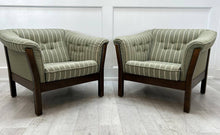 Green & White Tufted Loung Chair