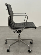 Eames Lowback Rolling