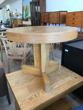 Round Lane Oak End Table