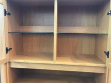 Linneberg Display Hutch