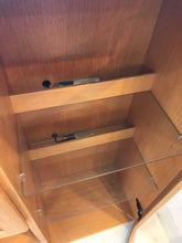 Linneberg Display Hutch