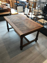 59" - 102"Drawleaf Table