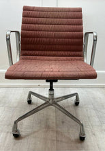 Mauve Eames Aluminum Group Chair